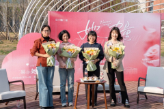 <b>取现场女大学生们一路分享科研心、学科交融取</b>