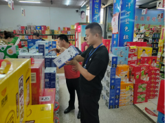 这个假货的包拆颜色确实深一